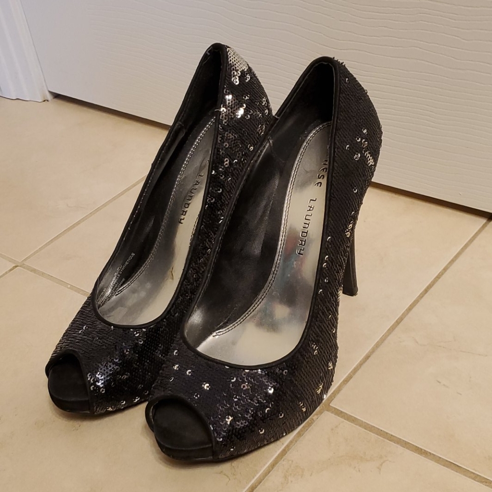Sequins Chinese laundry pumps
